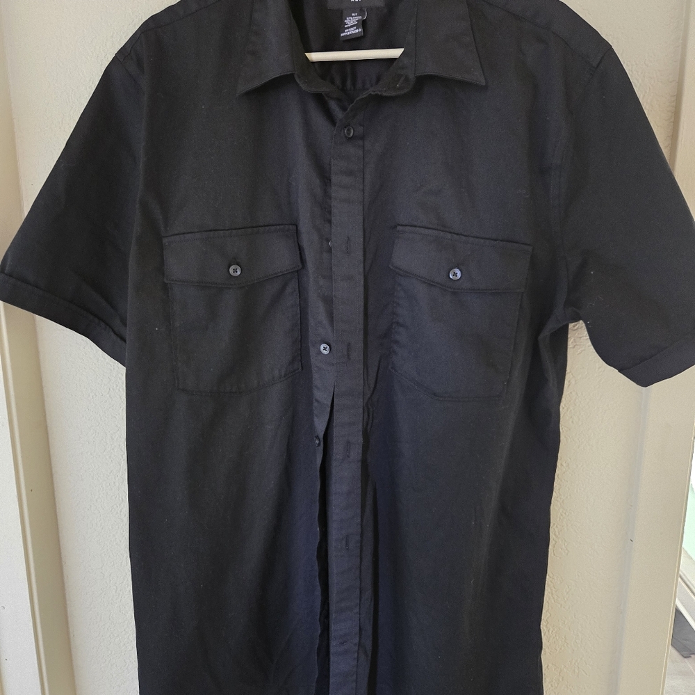 Men's Black Short-Sleeve Button-Up Shirt